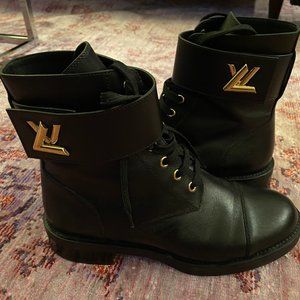 Louis Vuitton Wonderland Ranger sz 38